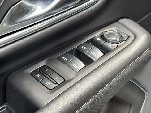 Used 2023 GMC Yukon AT4 AWD/4WD image 13