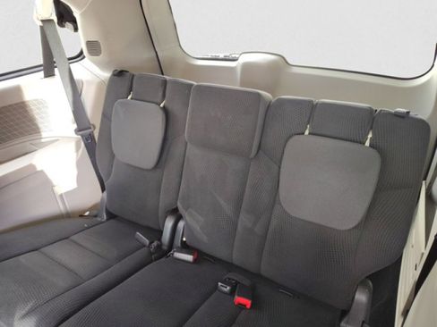 Used 2018 Dodge Grand Caravan SE w/ UConnect Hands-Free Group FWD image 16