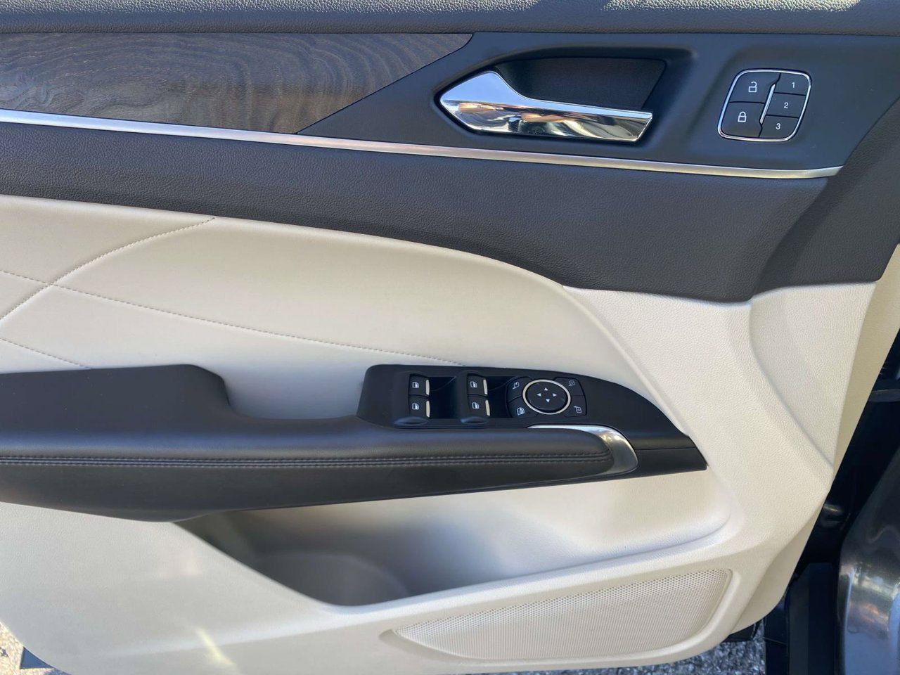 Used 2019 Lincoln MKC Reserve FWD image 27