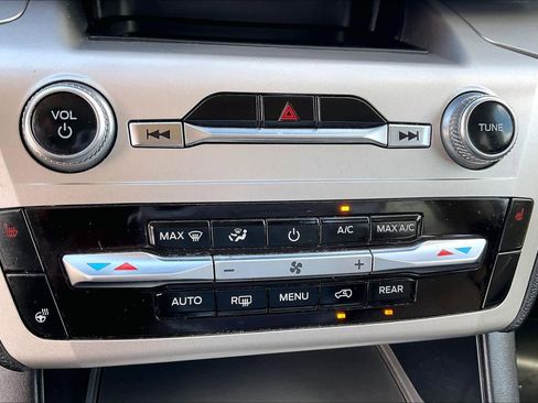 Used 2022 Ford Explorer XLT w/ Equipment Group 202A image 32