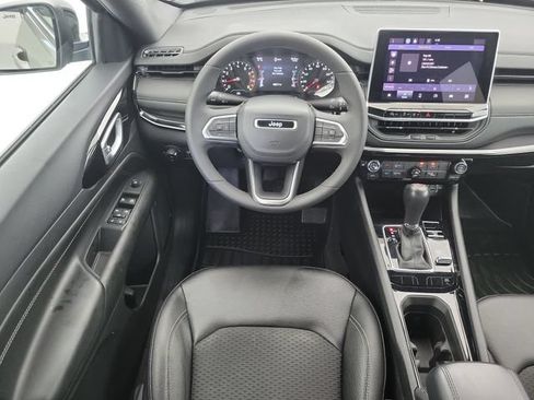 Used 2024 Jeep Compass Latitude w/ Convenience Group AWD/4WD image 16