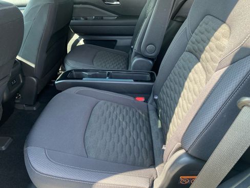 Used 2022 Nissan Pathfinder SV w/ SV Premium Package AWD/4WD image 16
