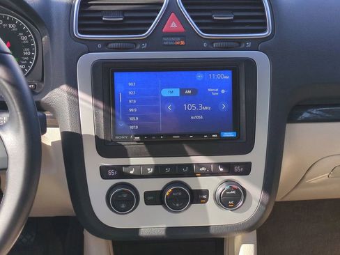 Used 2015 Volkswagen Eos Executive image 17