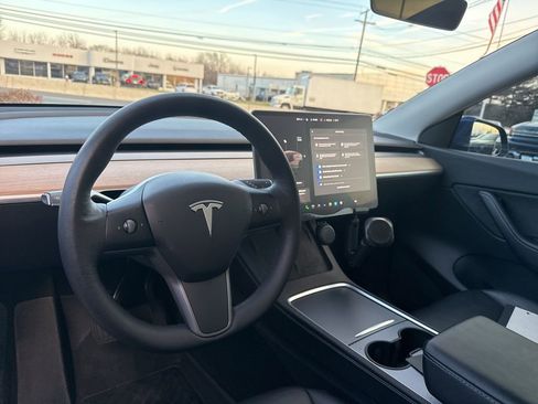 Used 2021 Tesla Model Y Long Range image 36