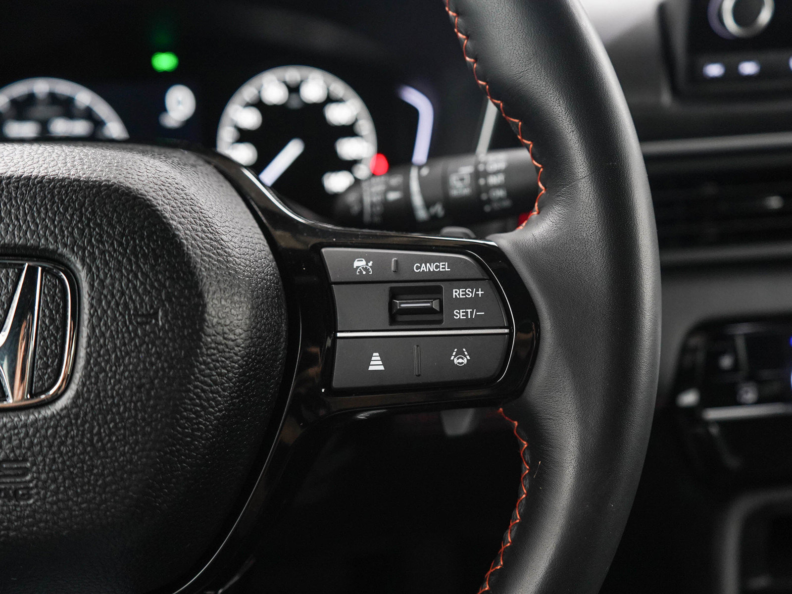Used 2025 Honda Pilot Sport image 27