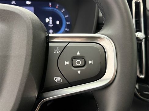 Certified 2025 Volvo XC40 B5 Plus image 17
