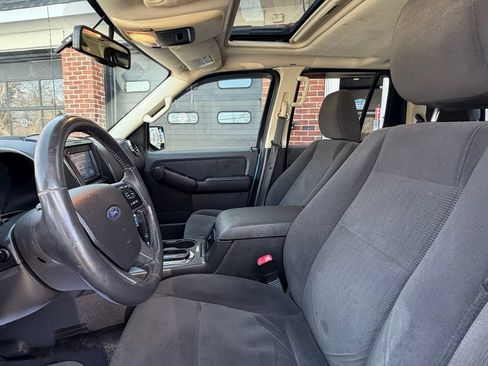 Used 2010 Ford Explorer Sport Trac XLT AWD/4WD image 9