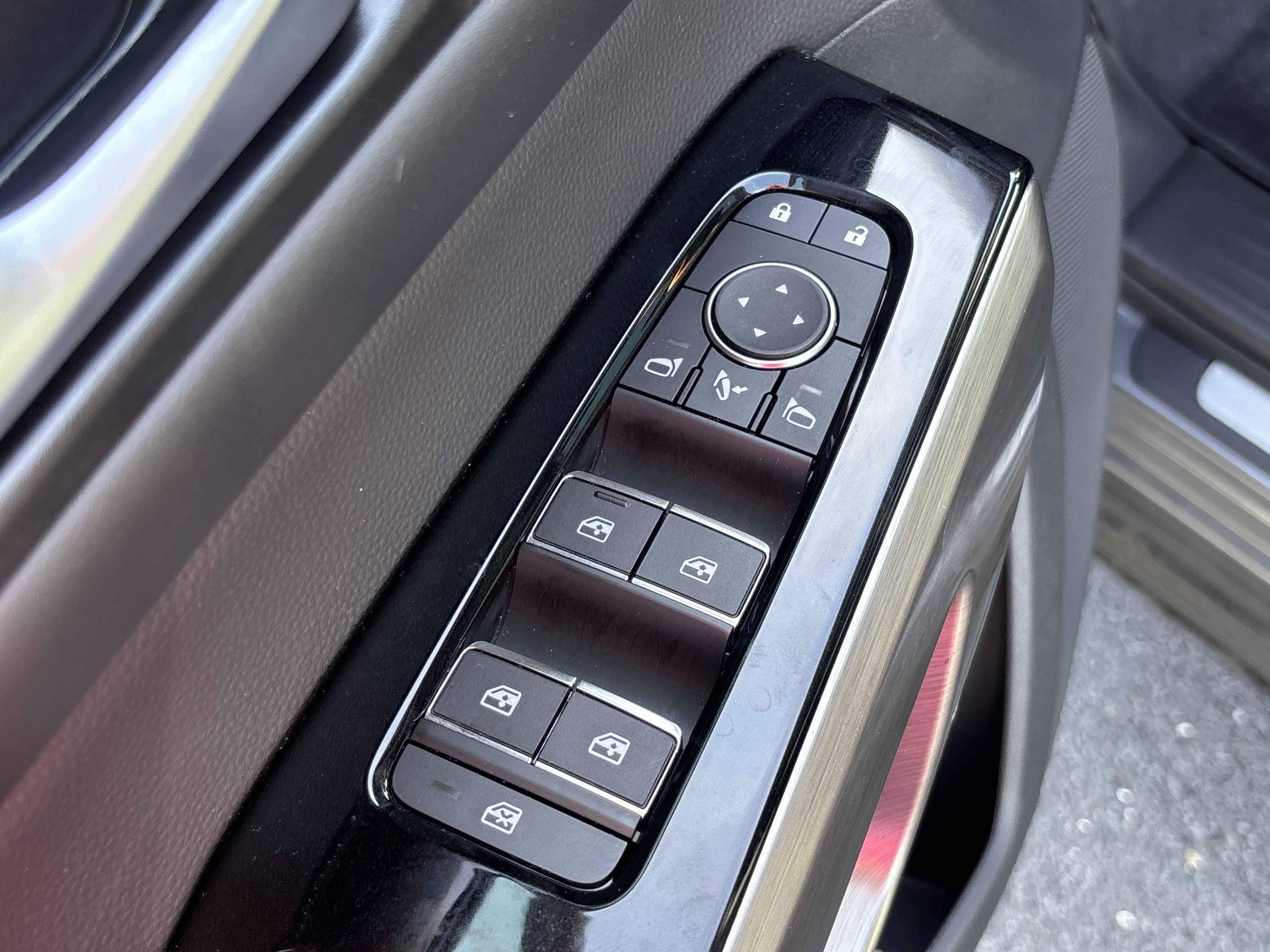 Used 2024 Nissan Pathfinder Platinum AWD/4WD image 44