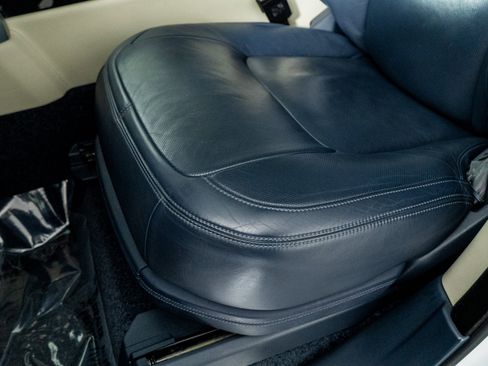 Used 2020 Land Rover Range Rover Long Wheelbase Autobiography image 28