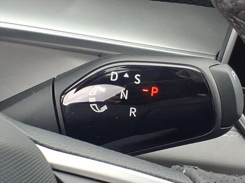 New 2026 Volkswagen Tiguan SE R-Line image 14