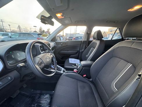 Used 2024 Hyundai Venue Limited image 24