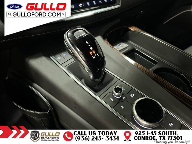 Used 2024 Cadillac Escalade Premium Luxury RWD image 29