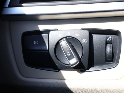 Used 2017 BMW 330i Sedan w/ Premium Package image 27