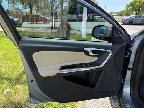 Used 2018 Volvo S60 T5 Inscription image 22