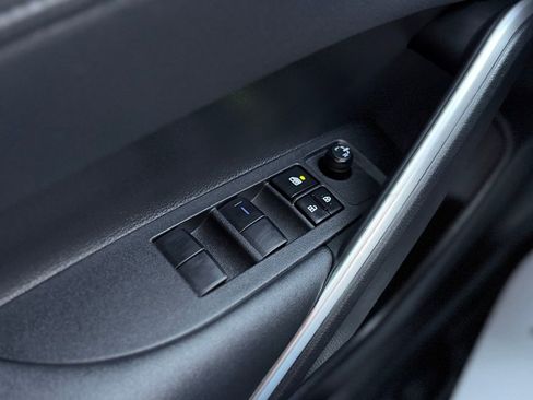 Used 2023 Toyota Corolla Cross XSE image 15