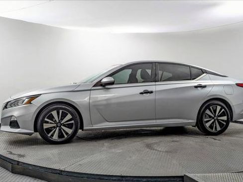 Used 2021 Nissan Altima 2.5 SV FWD image 3