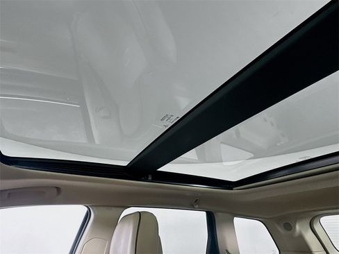 Used 2016 Jeep Grand Cherokee Overland w/ Advanced Technology Group image 21