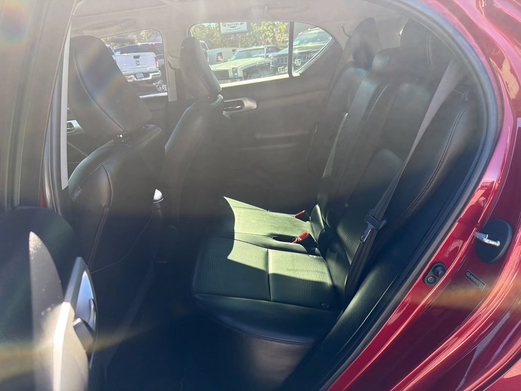 Used 2013 Lexus CT 200h w/ Premium Pkg w/Navigation FWD image 13