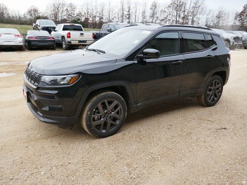 New 2026 Jeep Compass Latitude w/ Sun and Sound Group AWD/4WD image 7