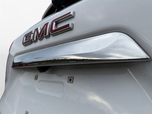 Used 2024 GMC Terrain SLE image 17