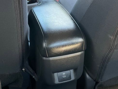 Used 2024 Nissan Versa SR FWD image 25