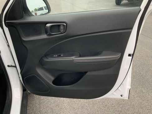 Used 2024 Hyundai Venue Limited FWD image 57