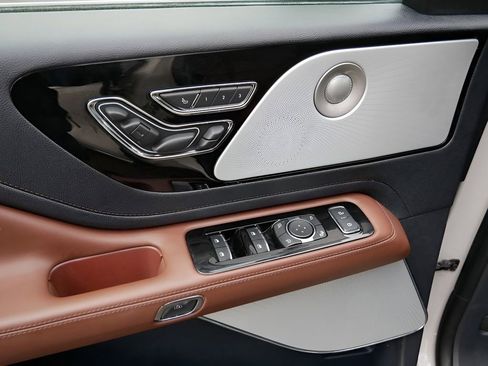 Used 2025 Lincoln Aviator Reserve w/ Equipment Group 201A image 13