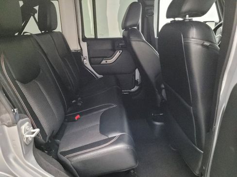 Used 2016 Jeep Wrangler Unlimited Sahara AWD/4WD image 19