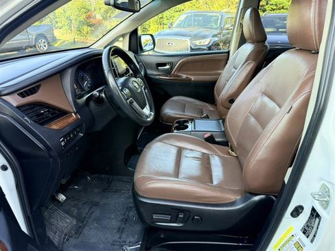 Used 2015 Toyota Sienna Limited Premium FWD image 27