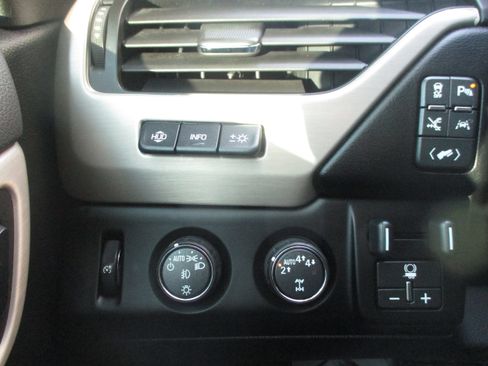 Used 2018 GMC Yukon Denali image 19