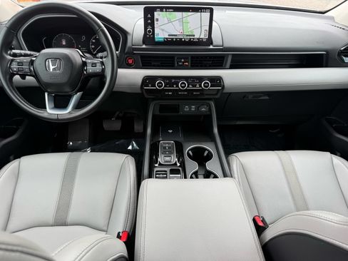 Certified 2025 Honda Pilot Touring image 29