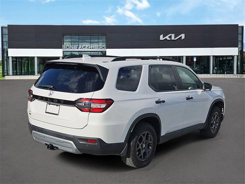 Used 2023 Honda Pilot TrailSport image 4