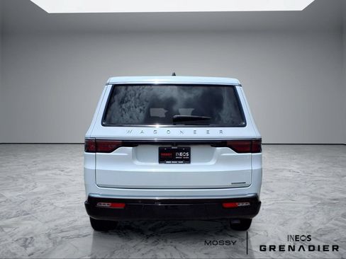 Used 2024 Jeep Wagoneer L Series II RWD image 6