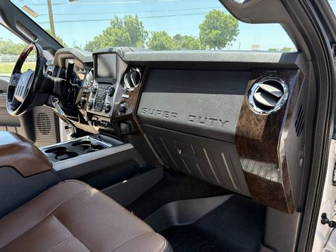 Used 2016 Ford F250 Platinum w/ FX4 Off-Road Package AWD/4WD image 17