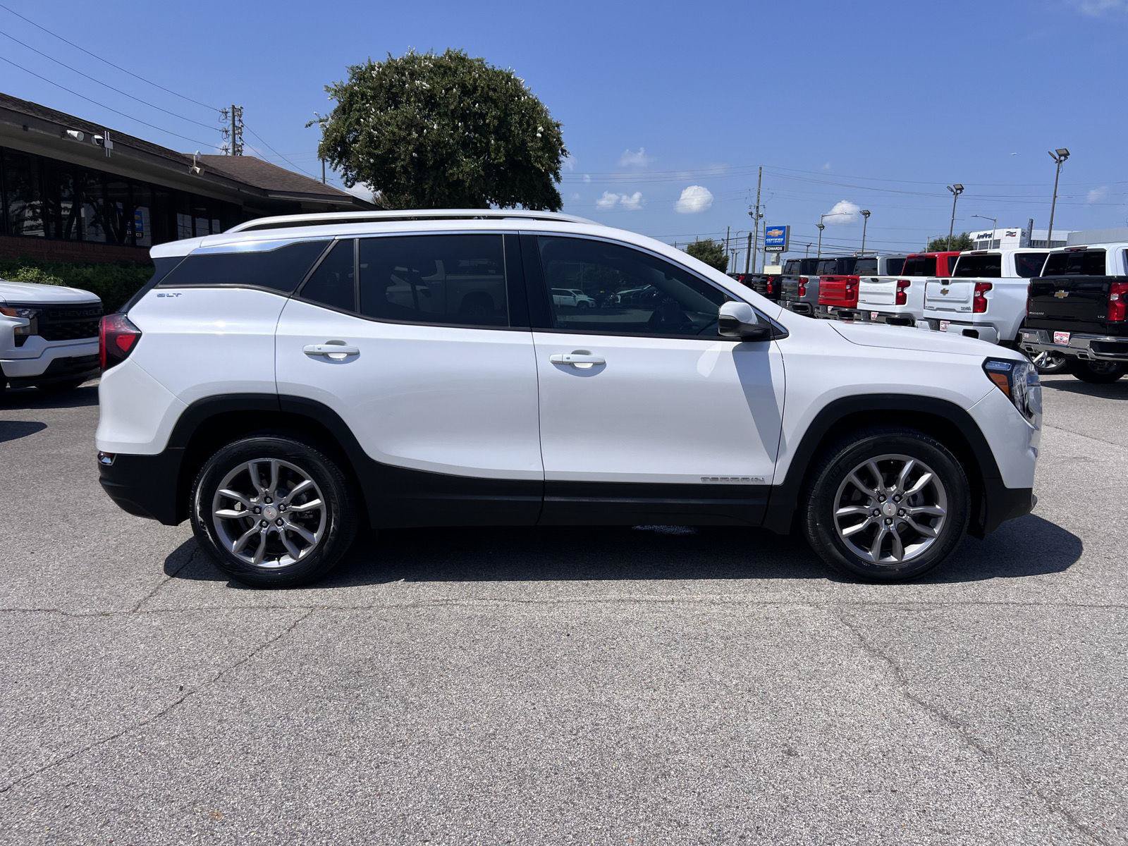 Used 2022 GMC Terrain SLT w/ Tech Package AWD/4WD image 34