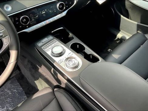 New 2025 Genesis GV70 2.5T image 8