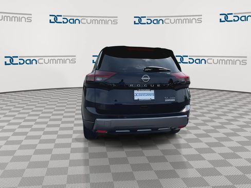 Used 2024 Nissan Rogue SL AWD/4WD image 7