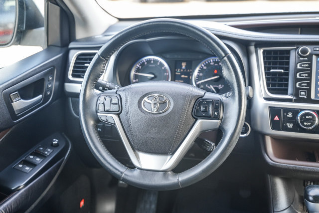 Used 2016 Toyota Highlander Limited AWD/4WD image 18
