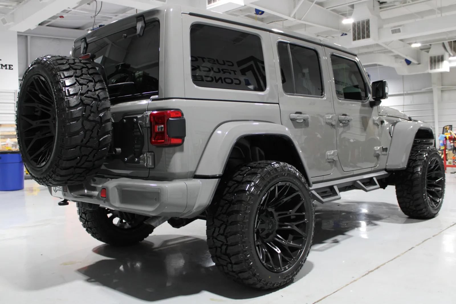 Used 2022 Jeep Wrangler Unlimited Sahara AWD/4WD image 6