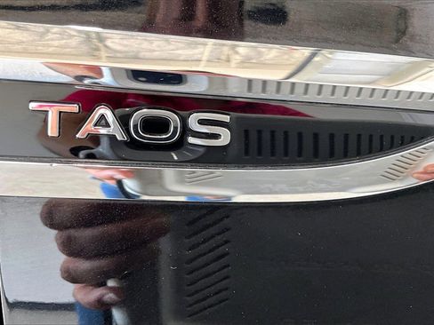 Used 2022 Volkswagen Taos SE w/ Panoramic Sunroof Package image 7