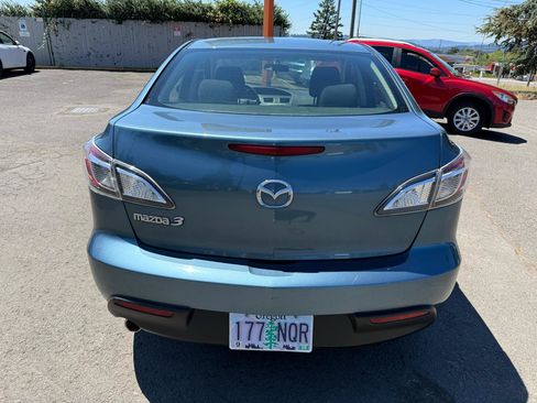 Used 2011 MAZDA MAZDA3 i Touring FWD image 5