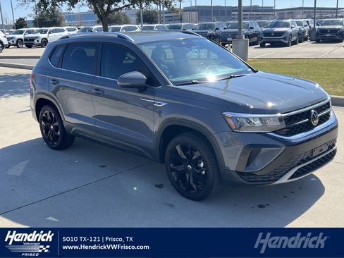 Certified 2023 Volkswagen Taos SE image 1