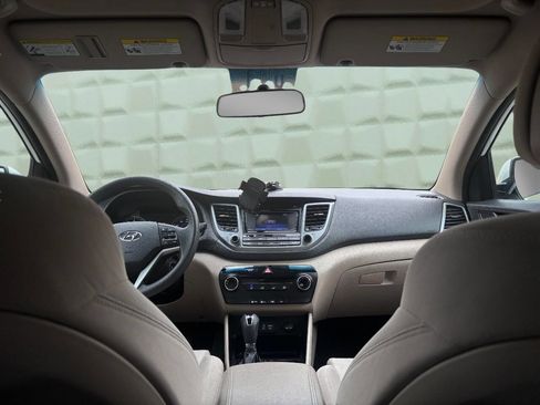 Used 2018 Hyundai Tucson SE image 19