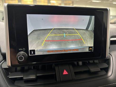 Used 2025 Toyota RAV4 XLE AWD/4WD image 19