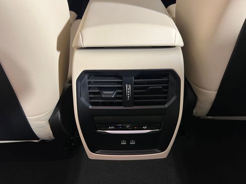 Used 2025 BMW 330i xDrive Sedan w/ Premium Package AWD/4WD image 33