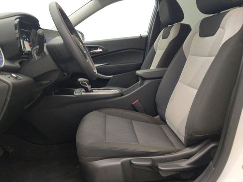 Used 2025 Chevrolet Trax LS FWD image 17