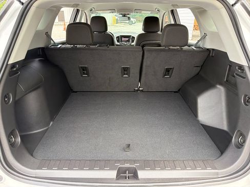 Used 2024 GMC Terrain SLE FWD image 32