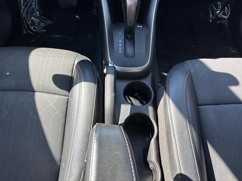 Used 2019 Chevrolet Trax LT w/ LT Convenience Package FWD image 35