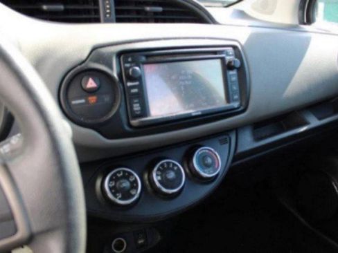 Used 2017 Toyota Yaris L image 49