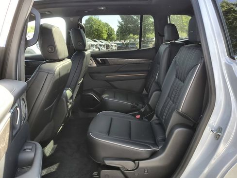 New 2026 Buick Enclave Avenir w/ Super Cruise Package FWD image 26
